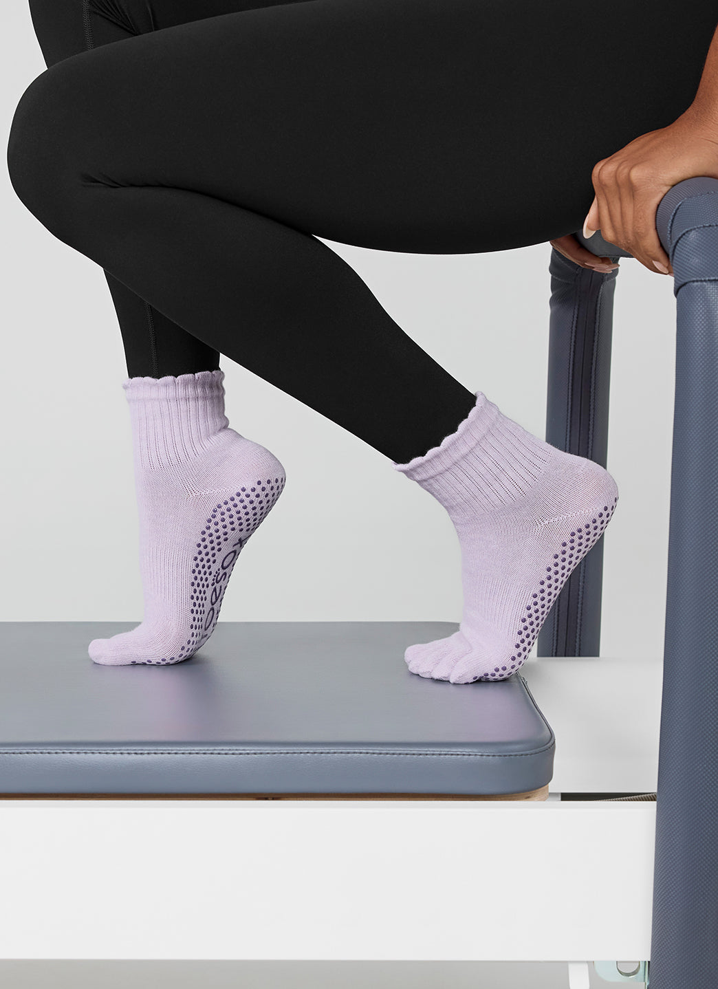 Toesox Melody Scallop Full-Toe Grip Socks